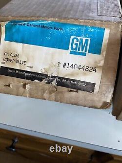 NOS GM Small Block Chevy Valve Covers - Couvre-soupapes pour moteur GM Small Block Chevy NOS